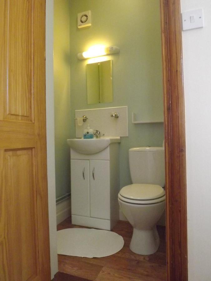Home From Home Guesthouse Лейстън Екстериор снимка