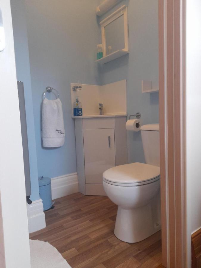 Home From Home Guesthouse Лейстън Екстериор снимка