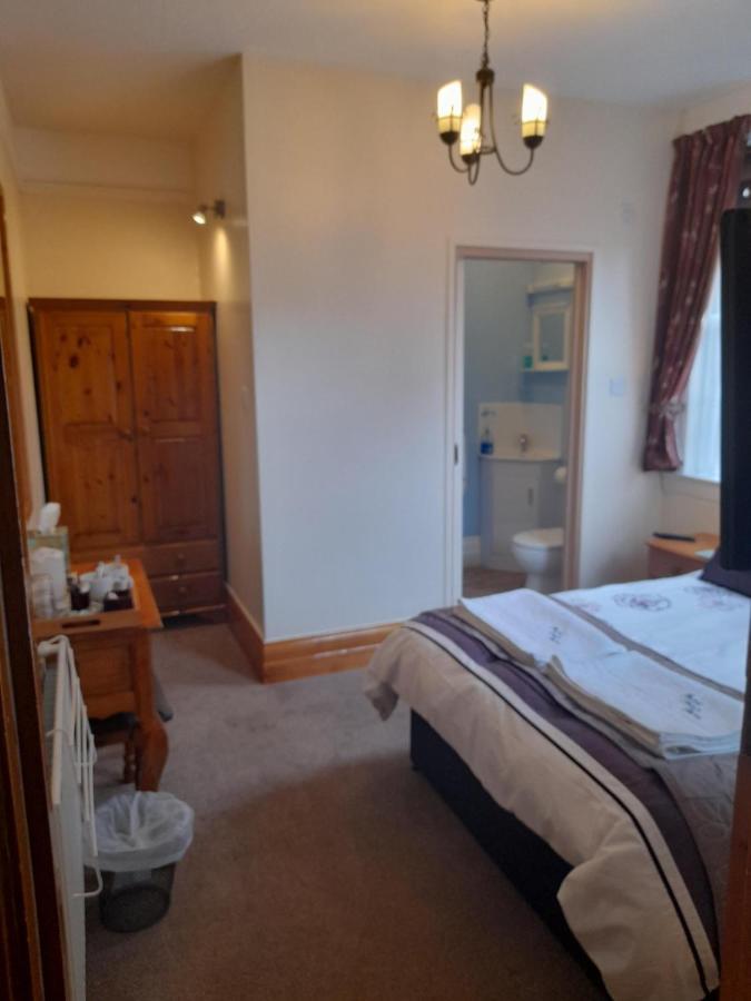 Home From Home Guesthouse Лейстън Екстериор снимка
