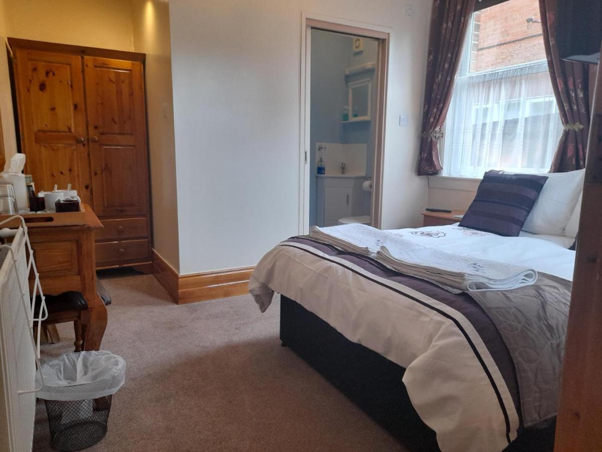 Home From Home Guesthouse Лейстън Екстериор снимка