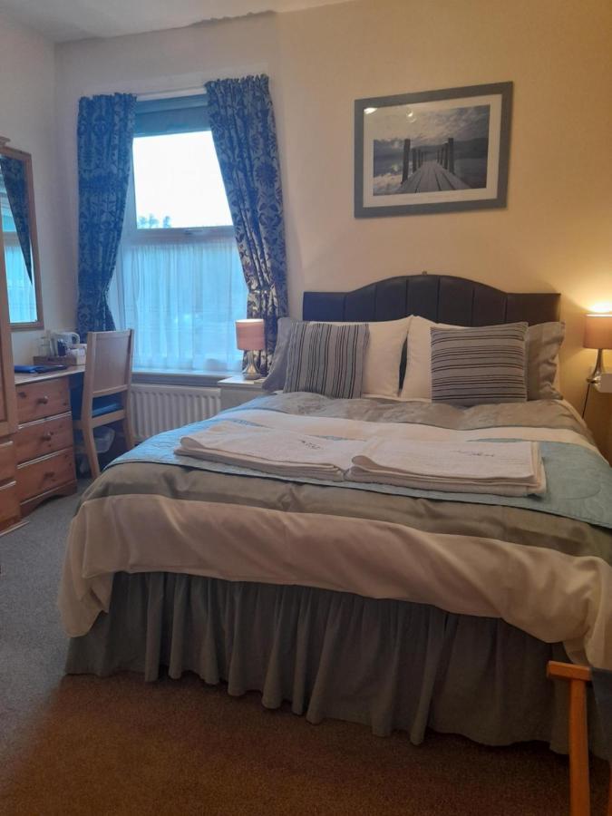 Home From Home Guesthouse Лейстън Екстериор снимка