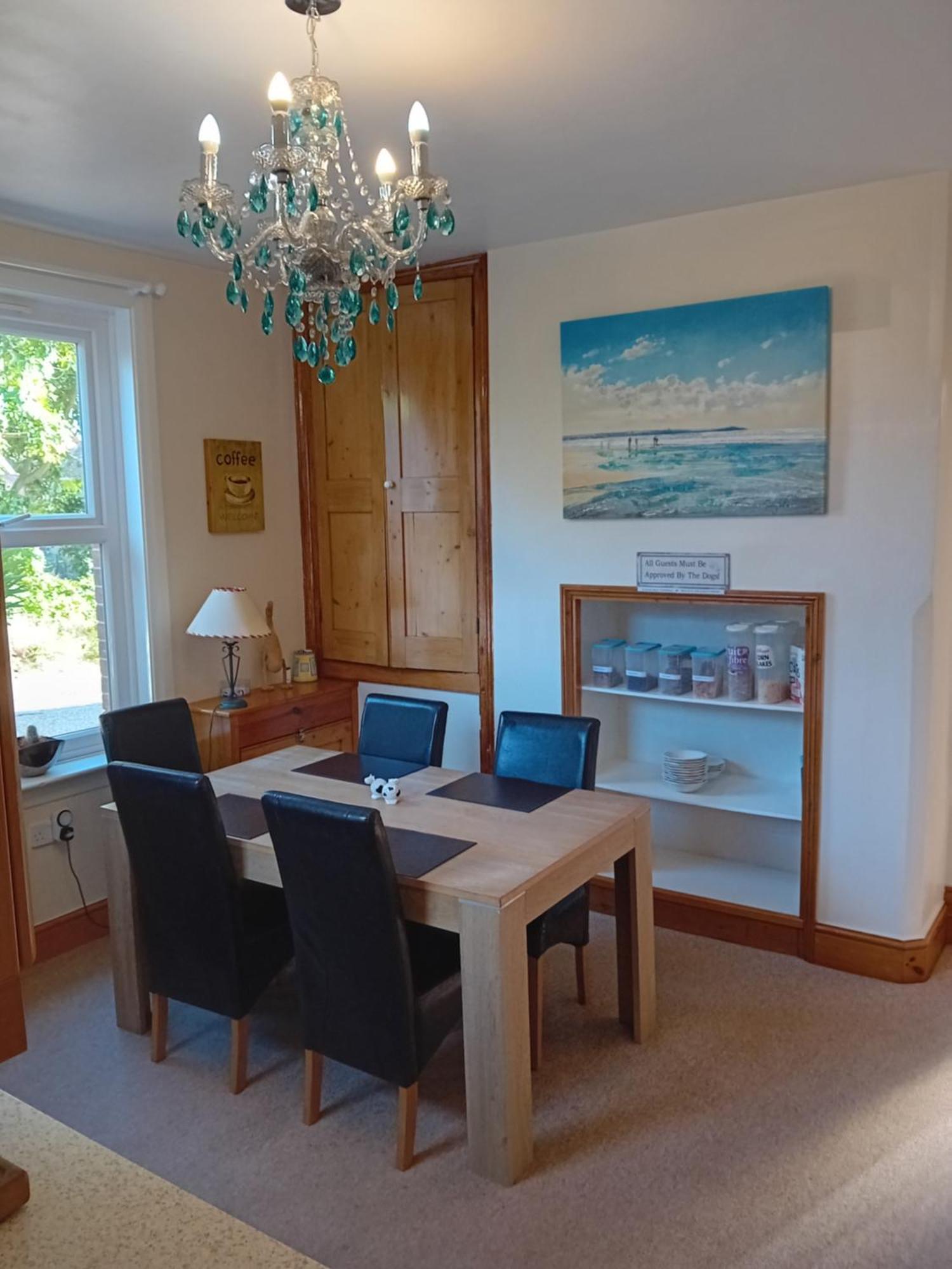 Home From Home Guesthouse Лейстън Екстериор снимка