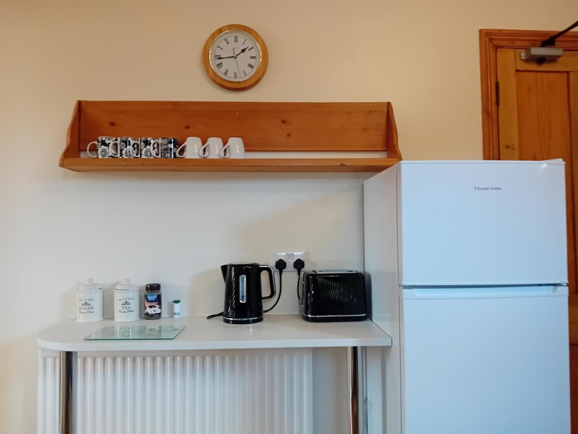 Home From Home Guesthouse Лейстън Екстериор снимка