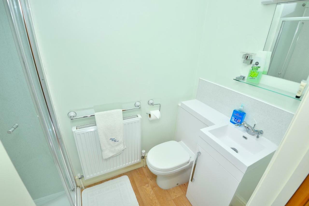 Home From Home Guesthouse Лейстън Екстериор снимка