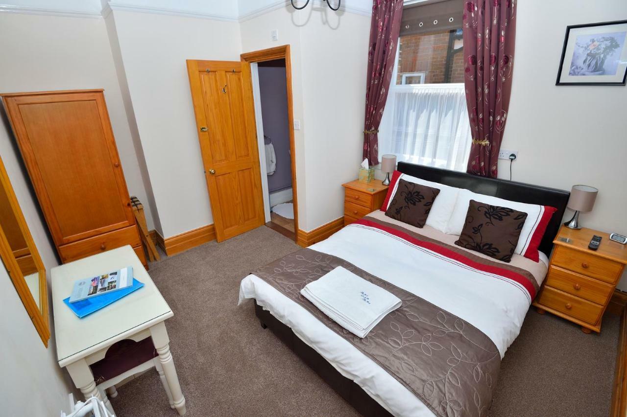 Home From Home Guesthouse Лейстън Екстериор снимка