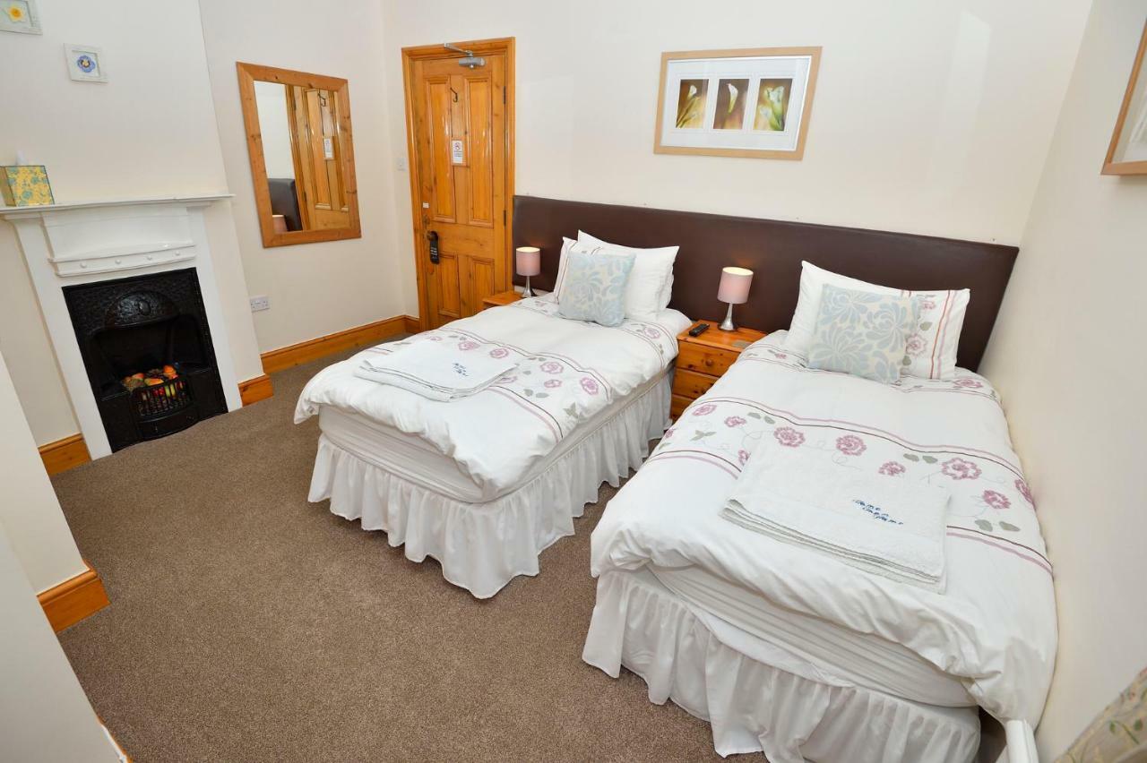 Home From Home Guesthouse Лейстън Екстериор снимка
