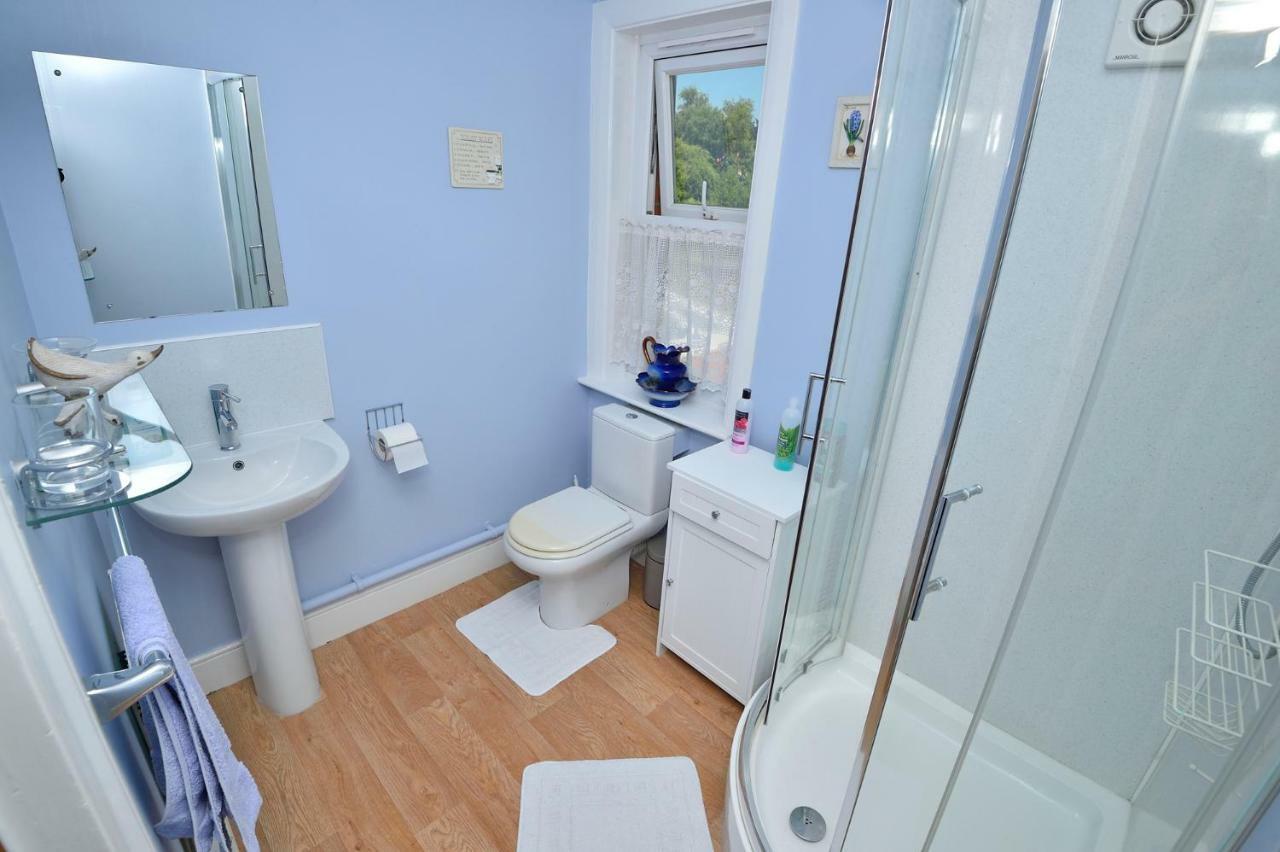Home From Home Guesthouse Лейстън Екстериор снимка