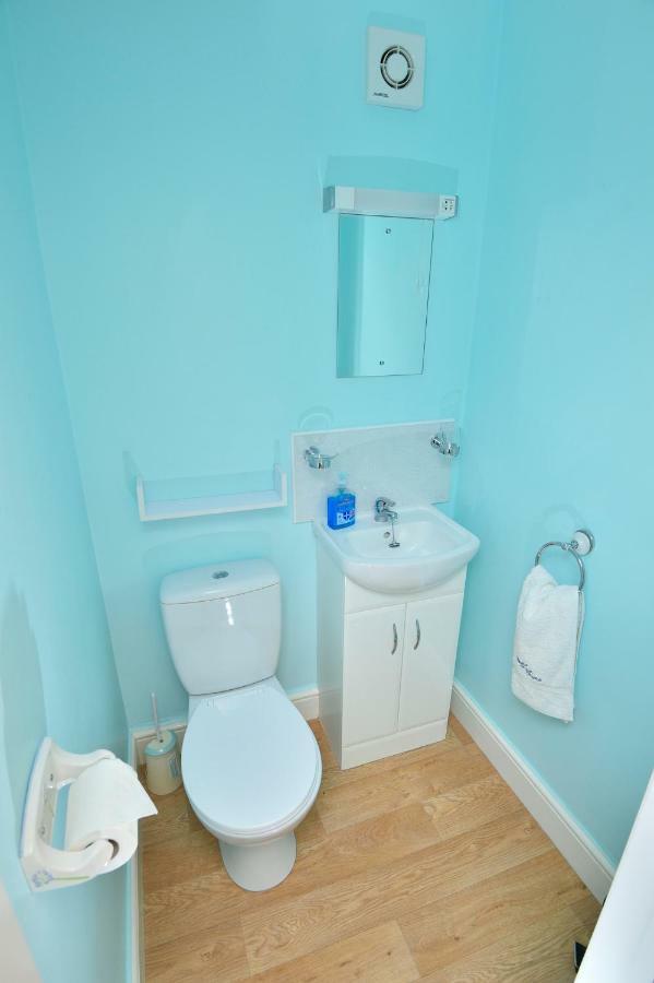 Home From Home Guesthouse Лейстън Екстериор снимка